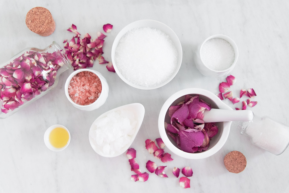 crushed-rose-petals-to-get-healthy-pink-lips