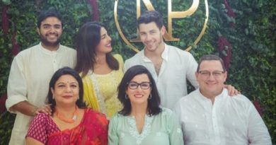 Priyanka Chopra And Nick Jonas Engagement Pictures