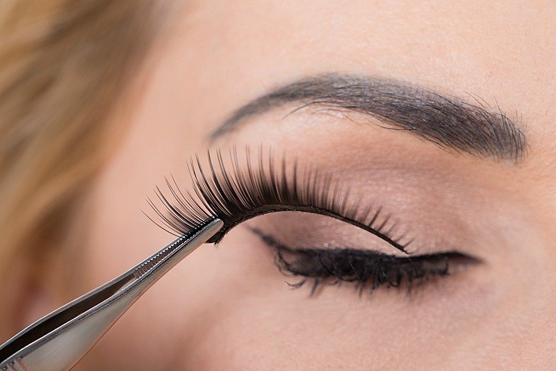 How to Apply Magnetic Eyelashes