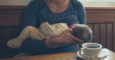 5 Essential Things Every Nursing Mothers Should Have