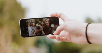 How to Take A Perfect Selfie in 6 Simple Tips